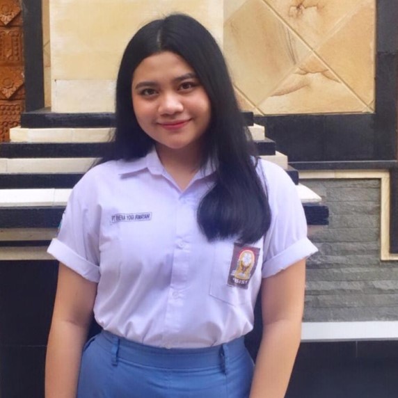 Putu Rhena Yogi Irmayani